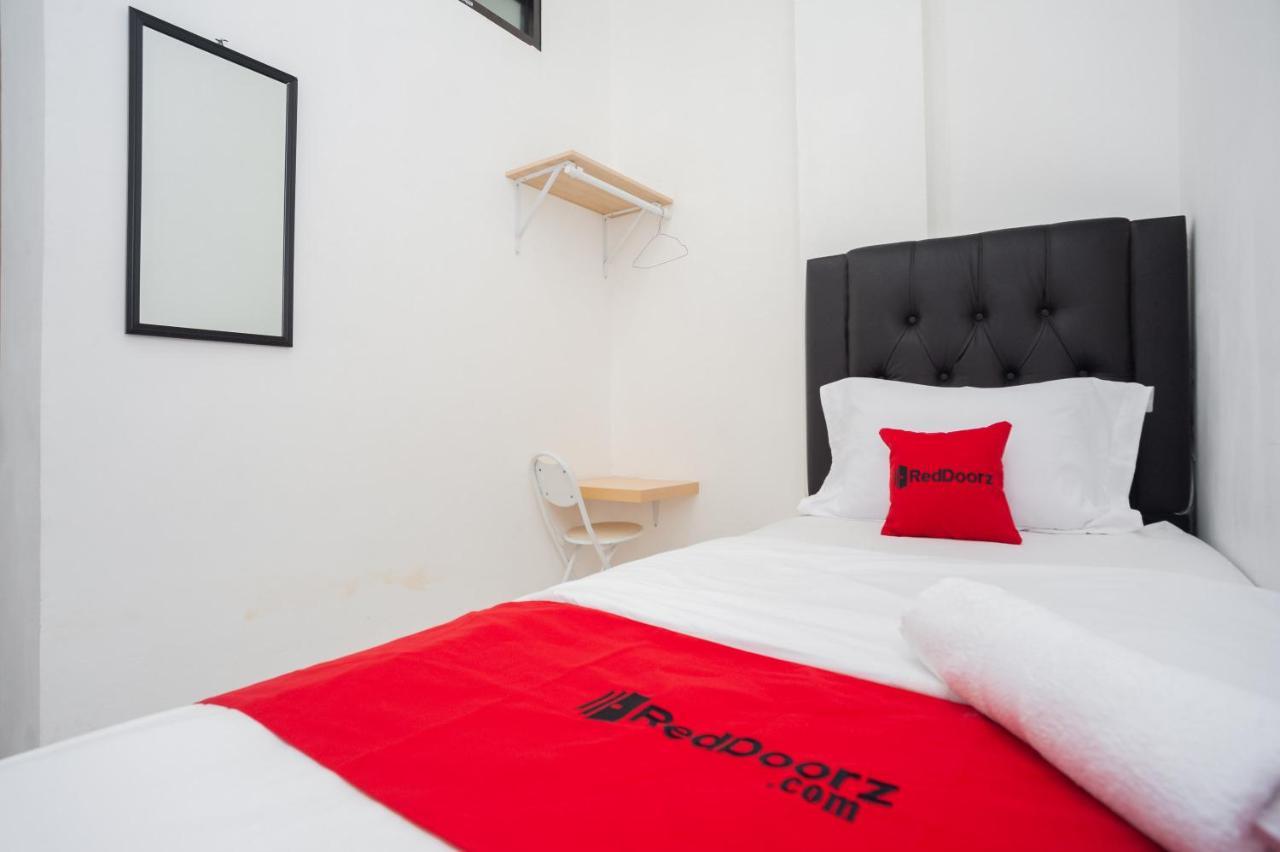 Reddoorz At Jalan Bangau Palembang Hotel ภายนอก รูปภาพ