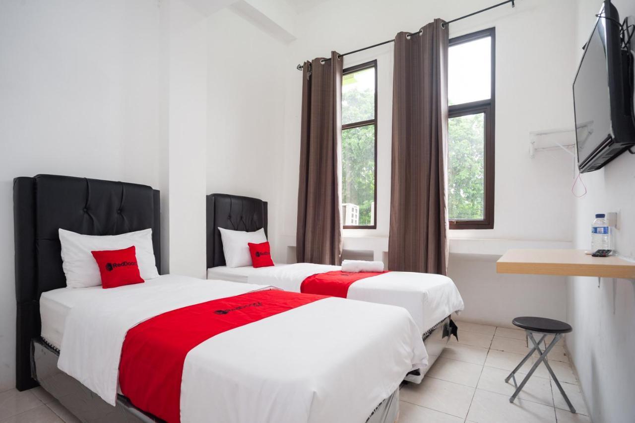 Reddoorz At Jalan Bangau Palembang Hotel ภายนอก รูปภาพ