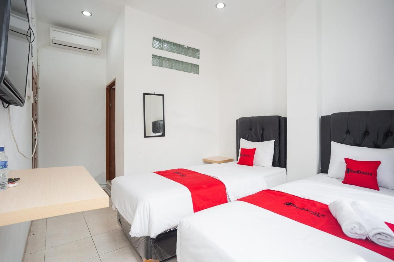 Reddoorz At Jalan Bangau Palembang Hotel ภายนอก รูปภาพ